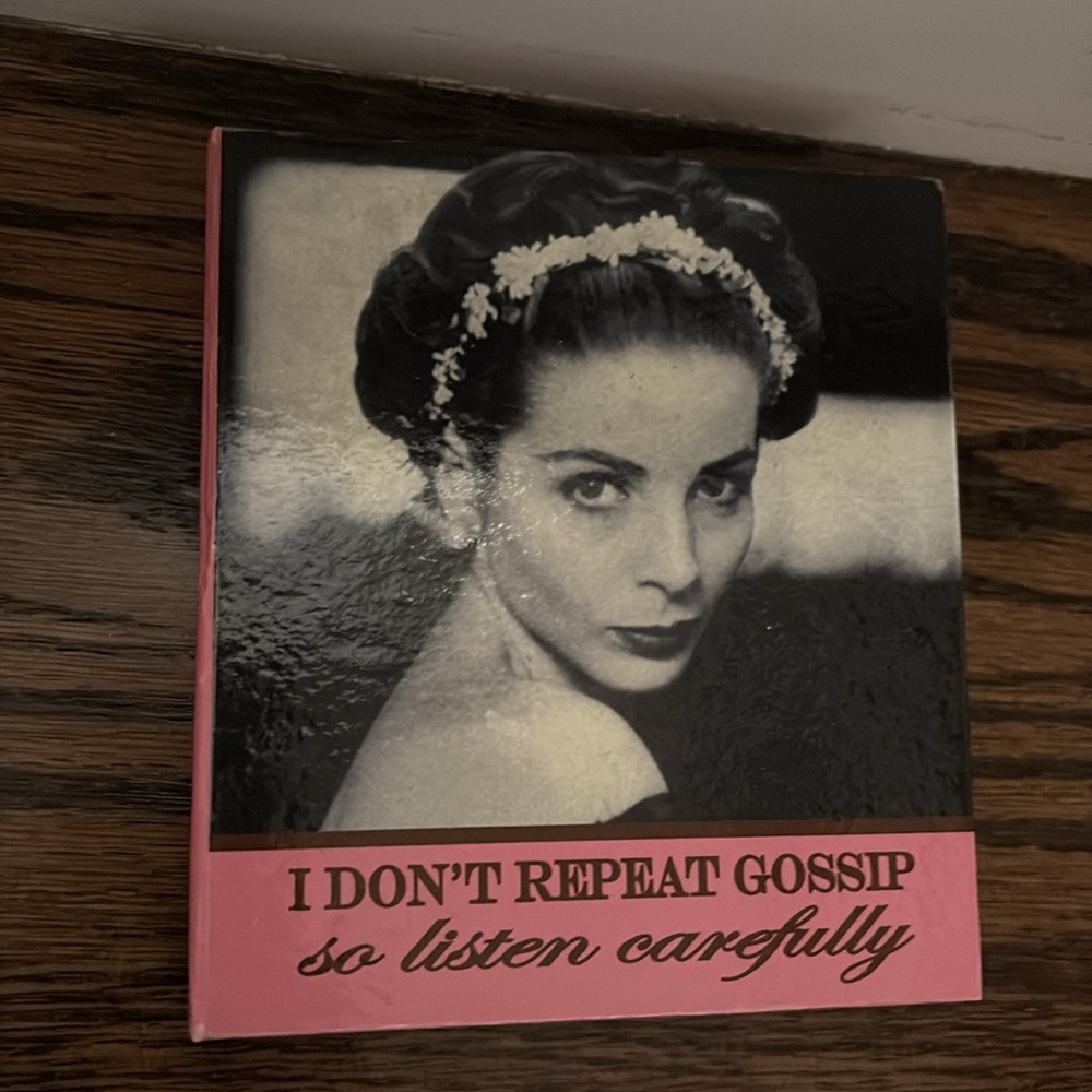 Engraved Silvertone Compact Pillbox I Don’t Repeat Gossip So Listen Carefully - Picture 3 of 8